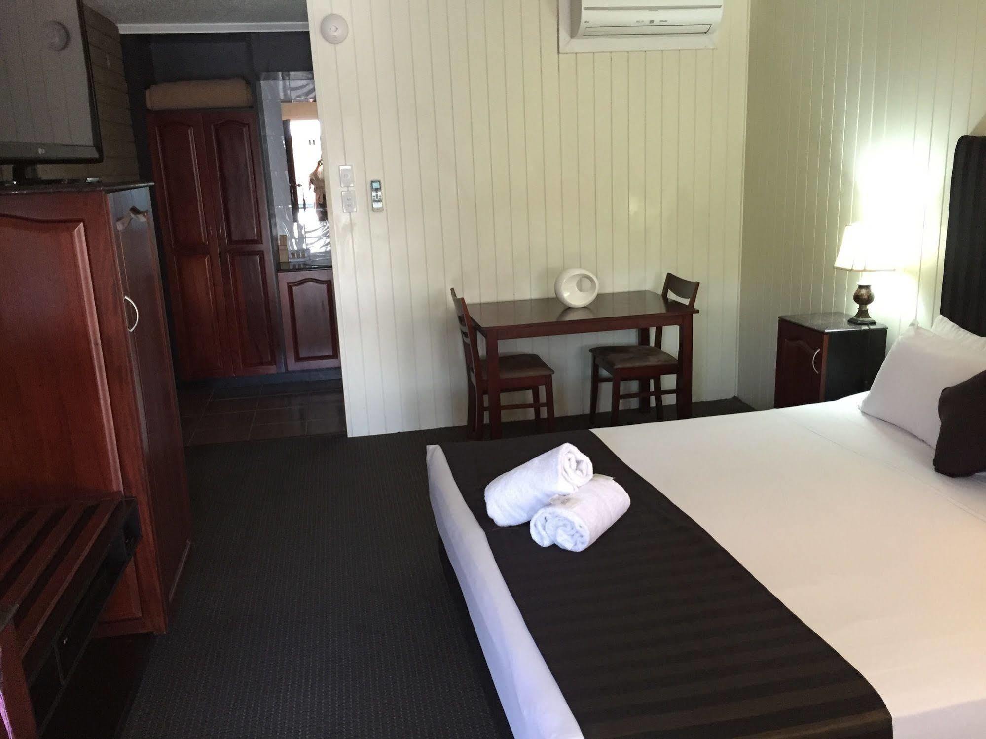 Country Plaza Motor Inn Mackay Zewnętrze zdjęcie