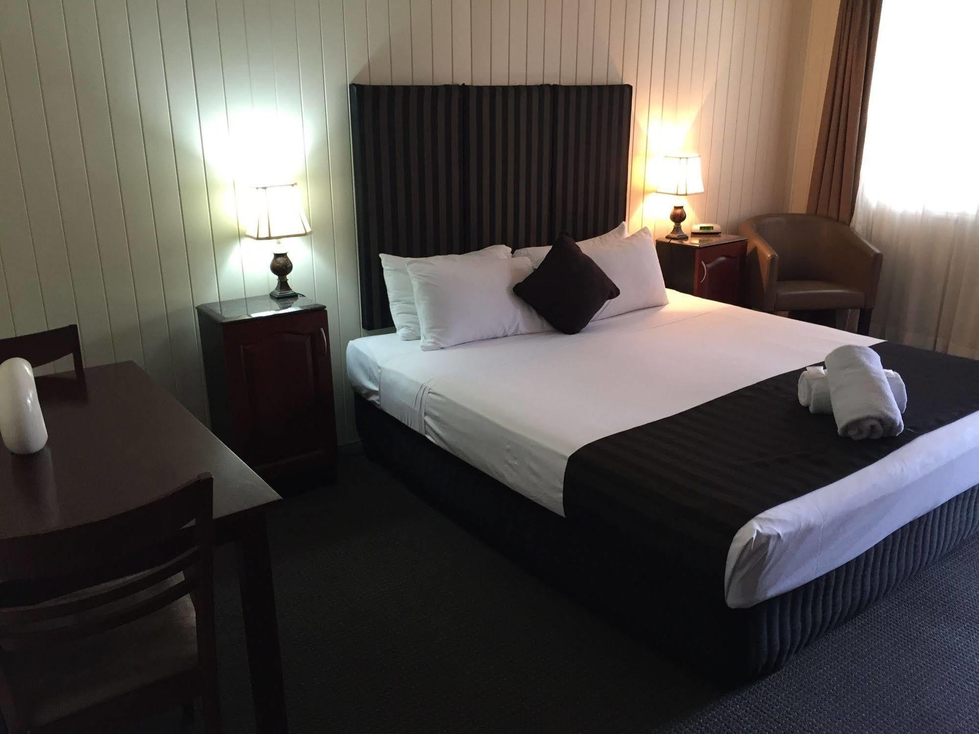 Country Plaza Motor Inn Mackay Zewnętrze zdjęcie